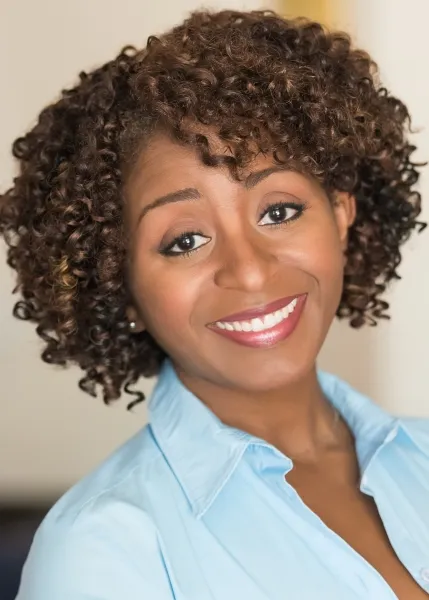 Sophia Thomas headshot